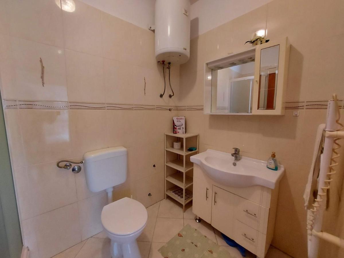 Apartments Fam Tomasic Baška Quarto foto